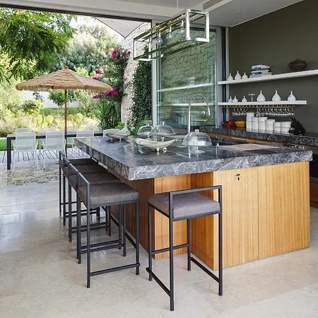 Amnalys Villa *
